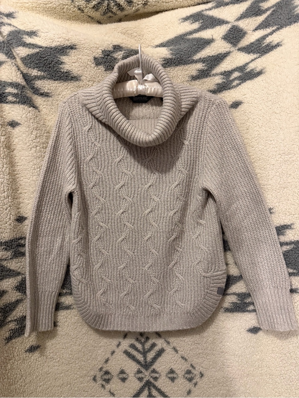 Cozy Cable Knit Turtleneck Sweater - Light beige/oatmeal